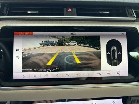 Used 2019 Land Rover Range Rover Velar R-Dynamic SE AWD/4WD image 34