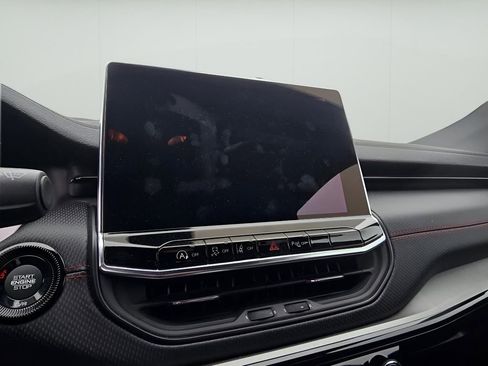 Used 2025 Jeep Compass Trailhawk image 17