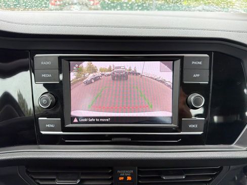 Used 2024 Volkswagen Jetta SE FWD image 24