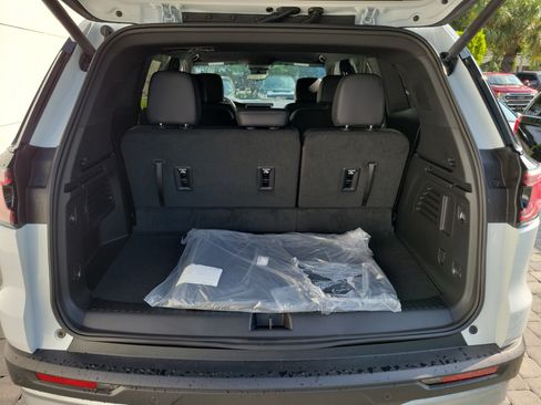 New 2026 GMC Acadia Elevation w/ Elevation Premium Package FWD image 9