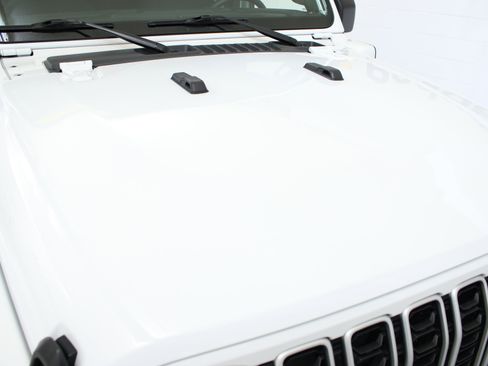 Used 2024 Jeep Wrangler Unlimited Sahara AWD/4WD image 2