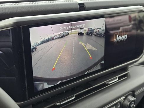 Used 2024 Jeep Wrangler Unlimited Sahara AWD/4WD image 7