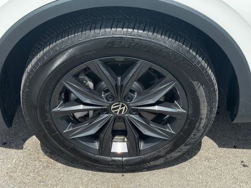 Used 2024 Volkswagen Tiguan SE AWD/4WD image 44