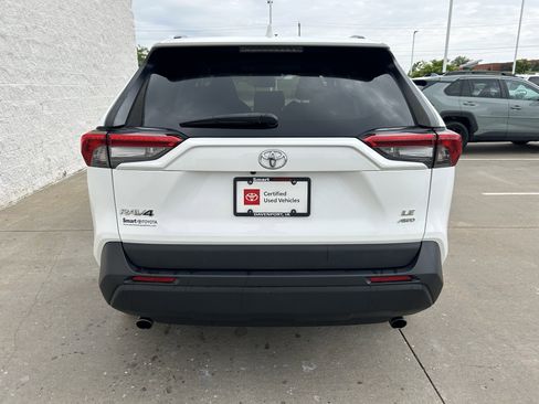 Used 2021 Toyota RAV4 LE AWD/4WD image 5