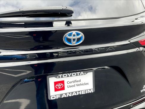 Used 2021 Toyota Sienna XSE w/ XSE Plus Package image 29