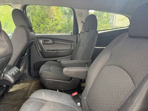 Used 2011 Chevrolet Traverse LT w/ Personal Connectivity Package FWD image 6