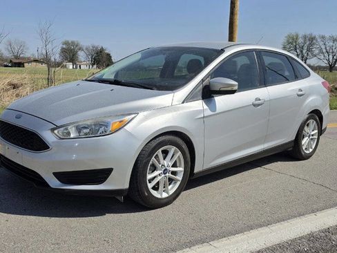 Used 2017 Ford Focus SE image 2