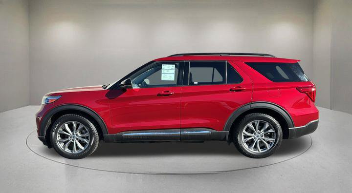 Certified 2022 Ford Explorer XLT w/ Equipment Group 202A RWD image 5