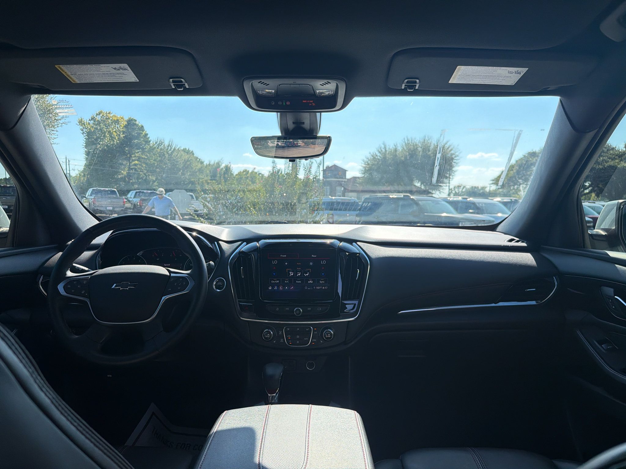 Used 2023 Chevrolet Traverse RS FWD image 18