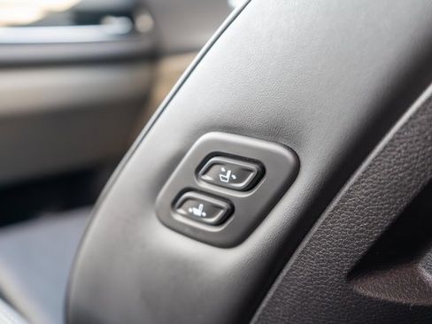 Used 2025 Kia Carnival EX image 24