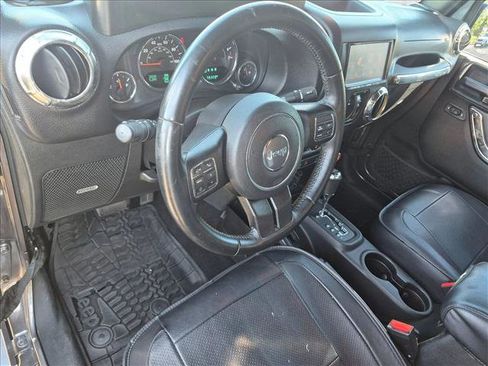 Used 2016 Jeep Wrangler Unlimited Sahara w/ Connectivity Group AWD/4WD image 10