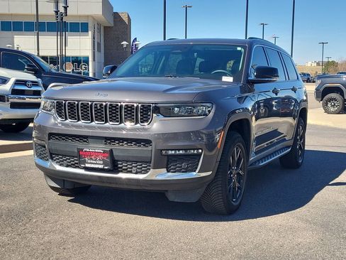 Used 2023 Jeep Grand Cherokee L Limited w/ Luxury Tech Group II image 8