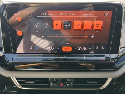 Used 2024 Volkswagen Atlas Peak Edition SE AWD/4WD image 24