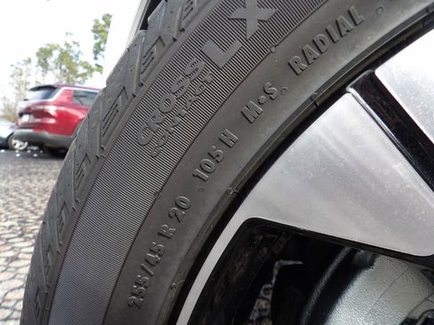 New 2026 Volvo XC60 B5 Plus w/ Protection Package Premier image 26