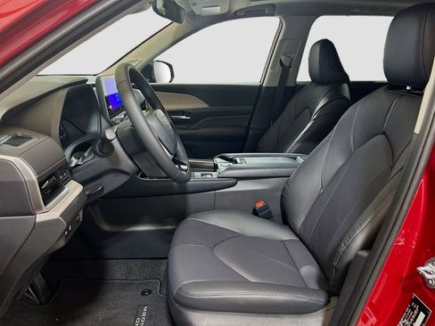 New 2026 Toyota Grand Highlander FWD image 19