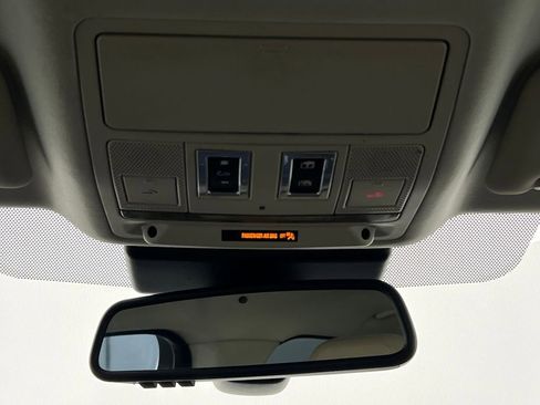 Used 2017 Jaguar F-PACE Premium image 28