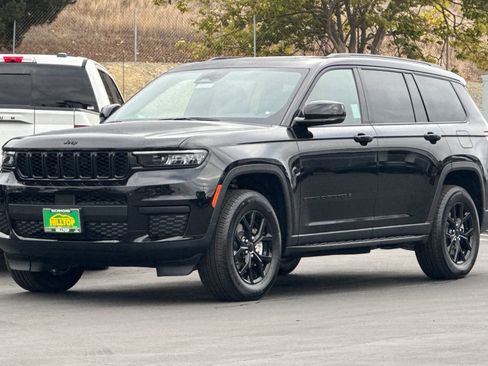 New 2025 Jeep Grand Cherokee L Altitude image 9