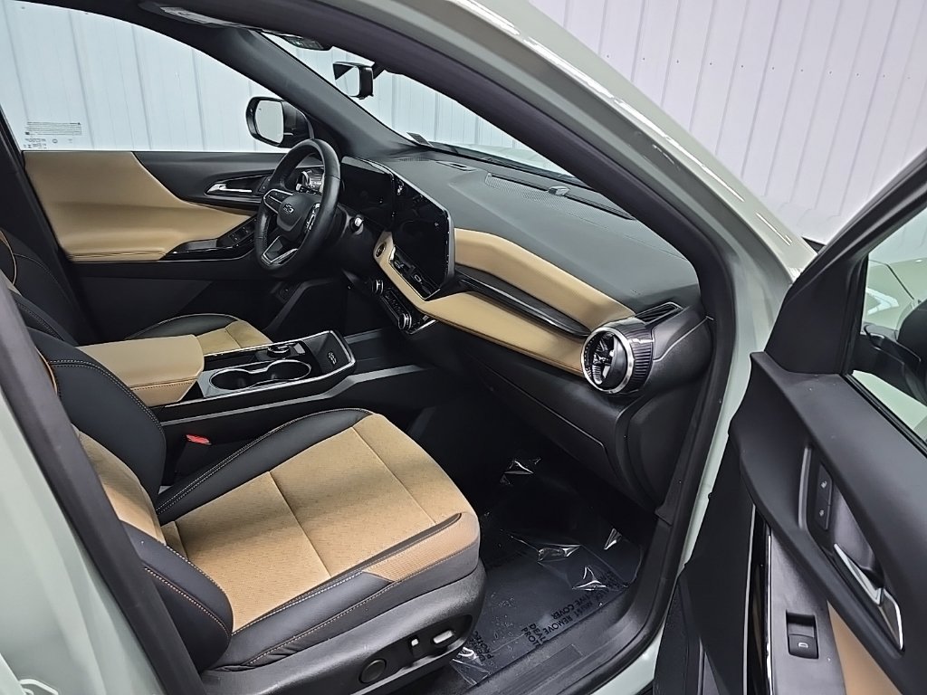 Used 2025 Chevrolet Equinox ACTIV w/ Safety and Technology Package AWD/4WD image 16