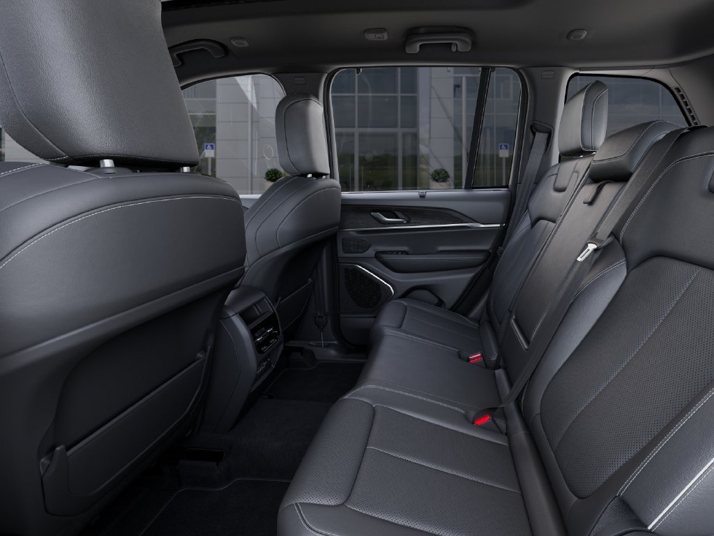 New 2025 Jeep Grand Cherokee Limited w/ Luxury Tech Group II AWD/4WD image 24