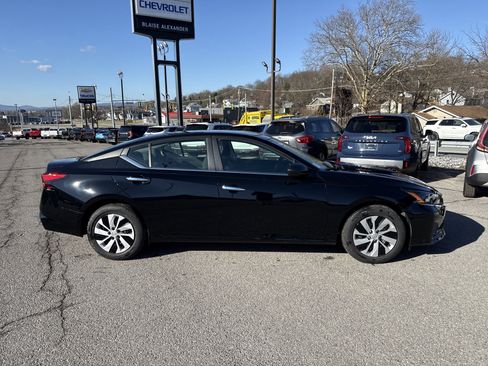 Used 2024 Nissan Altima 2.5 S image 2