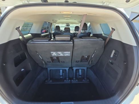 Used 2023 Kia Carnival LX w/ Paint Protection Package FWD image 17