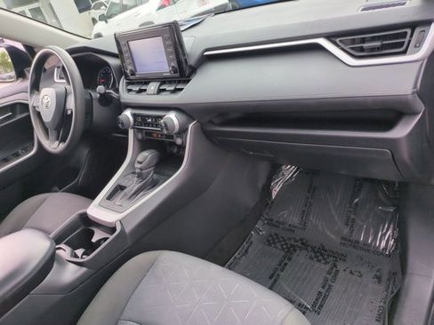 Certified 2021 Toyota RAV4 XLE w/ Convenience Package FWD image 22