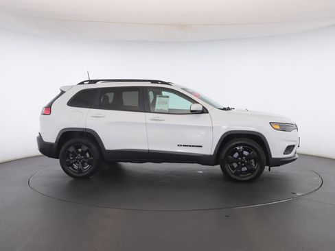 Used 2019 Jeep Cherokee Latitude Plus AWD/4WD image 21