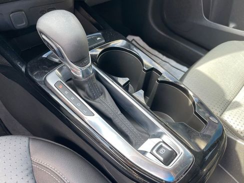Used 2025 Chevrolet Trax LT FWD image 17