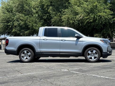 Used 2025 Honda Ridgeline RTL image 3