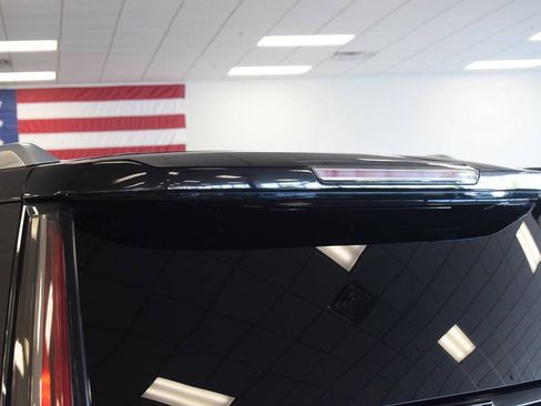 Used 2019 Cadillac Escalade ESV Luxury RWD image 18