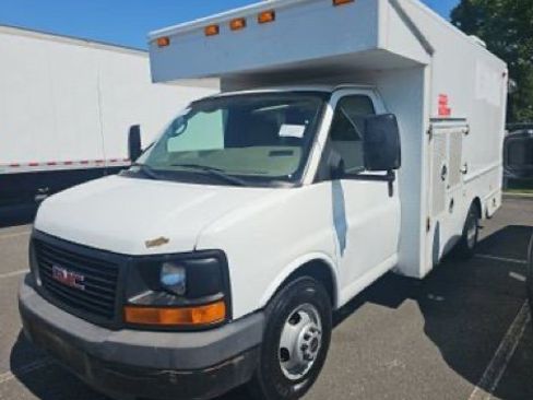 Used 2009 GMC Savana 3500 RWD image 1
