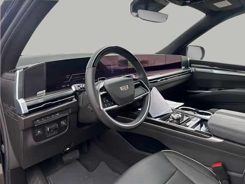 Used 2025 Cadillac Escalade Premium Luxury image 26
