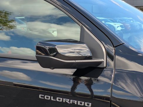 Used 2024 Chevrolet Colorado Z71 w/ Z71 Convenience Package 2 AWD/4WD image 12