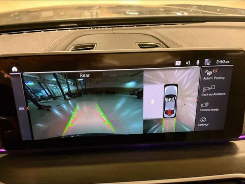 Used 2023 BMW M550i xDrive w/ Dynamic Handling Package image 27