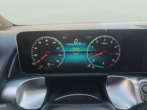 Used 2021 Mercedes-Benz GLB 250 4MATIC w/ Premium Package image 16