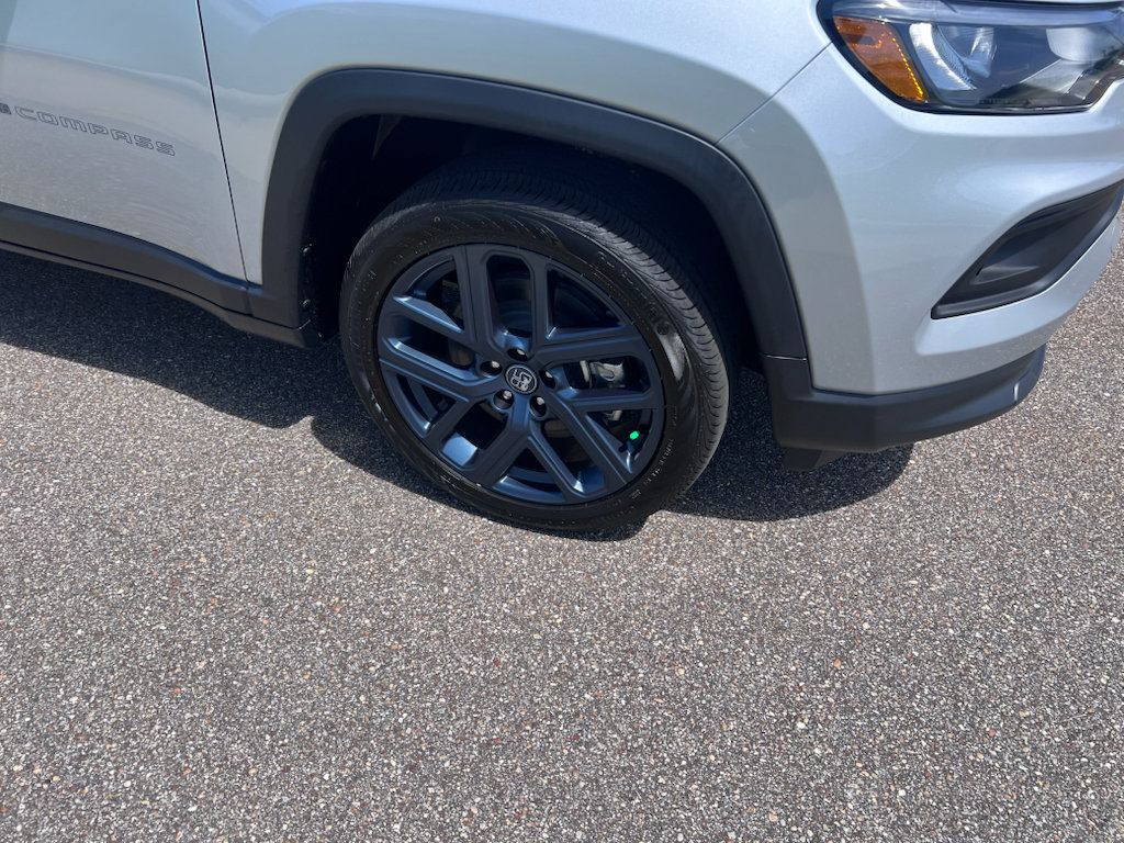 New 2026 Jeep Compass Latitude AWD/4WD image 11