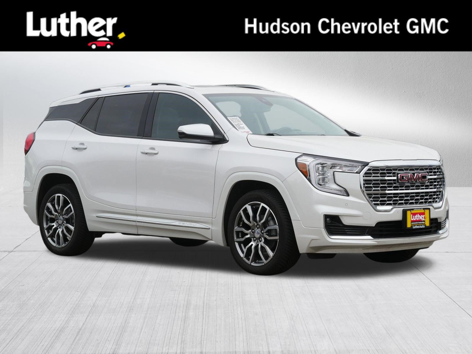 Used 2023 GMC Terrain Denali AWD/4WD image 1