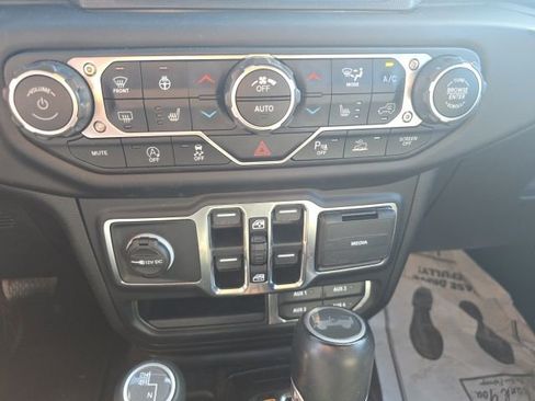 Used 2021 Jeep Wrangler Unlimited Sahara AWD/4WD image 19