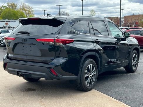 Used 2022 Toyota Highlander XLE AWD/4WD image 50