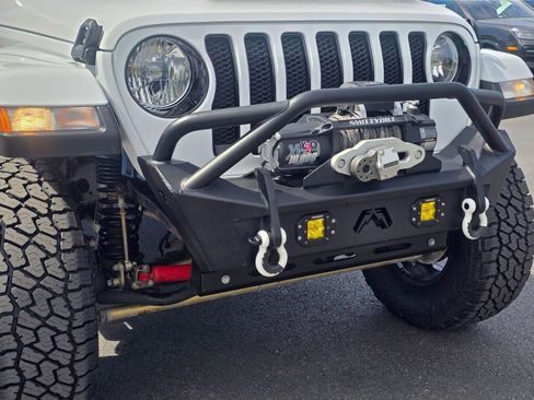 Used 2022 Jeep Wrangler Unlimited Sahara AWD/4WD image 35