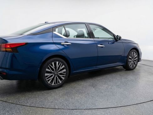 Used 2025 Nissan Altima 2.5 SV image 9