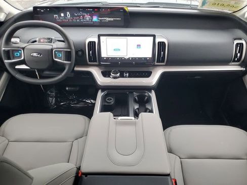 New 2026 Ford Expedition Active image 8