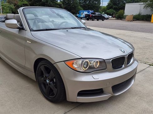 Used 2010 BMW 135i Convertible RWD image 9