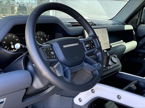 Used 2025 Land Rover Defender 110 S image 14