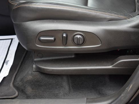 Used 2021 Chevrolet Traverse LT w/ LT Premium Package image 38