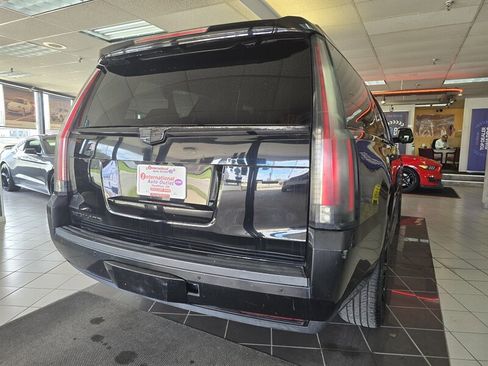 Used 2016 Cadillac Escalade ESV Luxury image 5