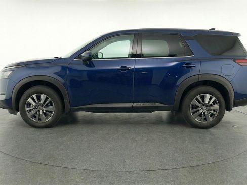 Used 2025 Nissan Pathfinder SV image 5