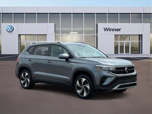 Certified 2024 Volkswagen Taos SE w/ Panoramic Sunroof Package AWD/4WD image 8