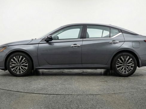 Used 2025 Nissan Altima 2.5 SV image 5