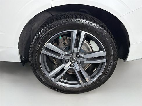 Used 2019 Volvo XC60 T6 Momentum w/ Premium Package AWD/4WD image 36